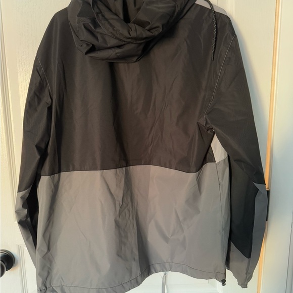 New Balance Black and Gray Windbreaker Jacket - Picture 9 of 9